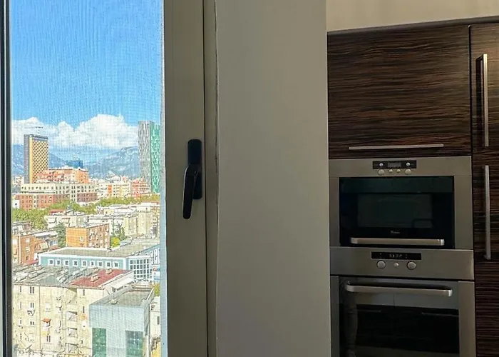 Urban Serenity Skyline Premium - Blloku 地拉那